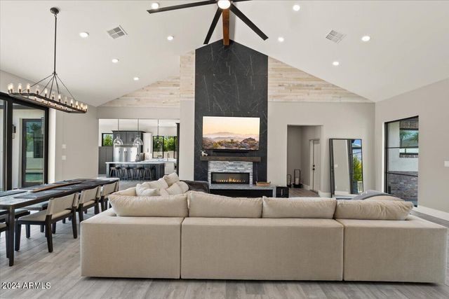 4137 E EARLL Drive, Phoenix, AZ 85018