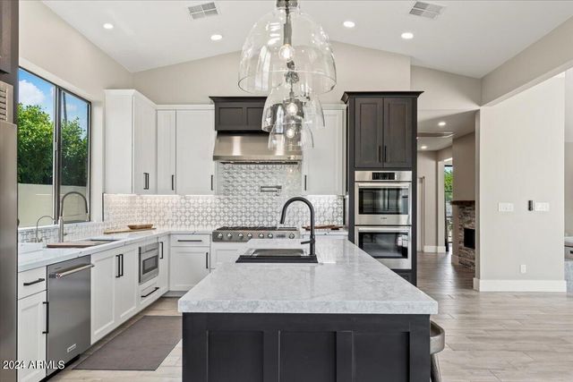 4137 E EARLL Drive, Phoenix, AZ 85018