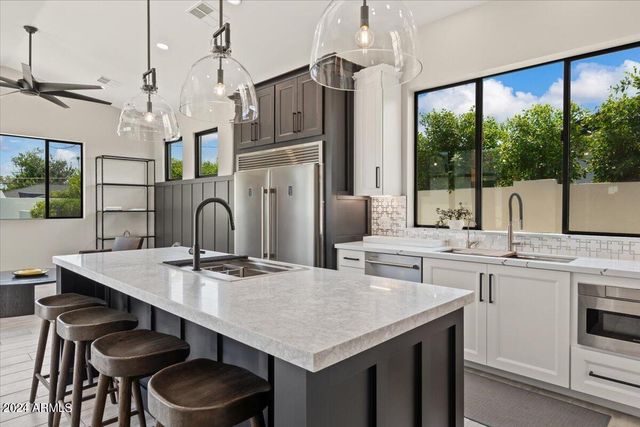 4137 E EARLL Drive, Phoenix, AZ 85018