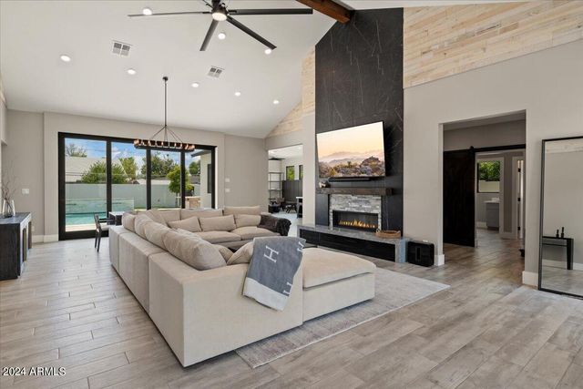 4137 E EARLL Drive, Phoenix, AZ 85018