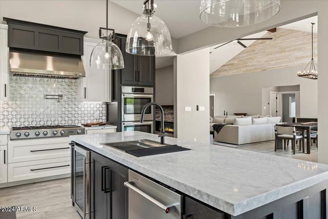 4137 E EARLL Drive, Phoenix, AZ 85018