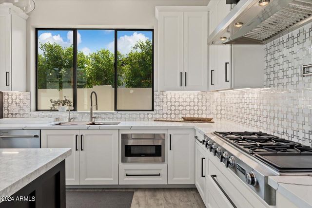 4137 E EARLL Drive, Phoenix, AZ 85018