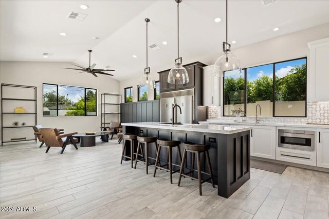 4137 E EARLL Drive, Phoenix, AZ 85018