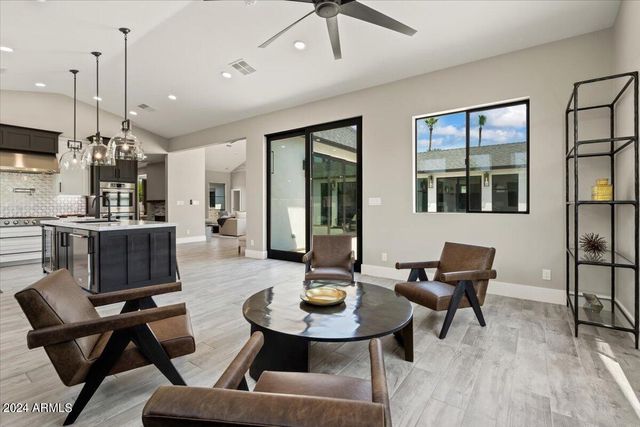 4137 E EARLL Drive, Phoenix, AZ 85018