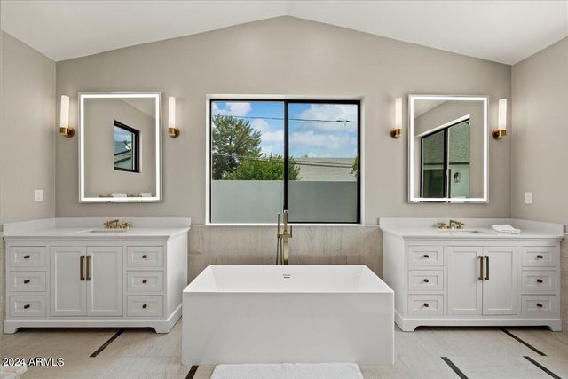 4137 E EARLL Drive, Phoenix, AZ 85018