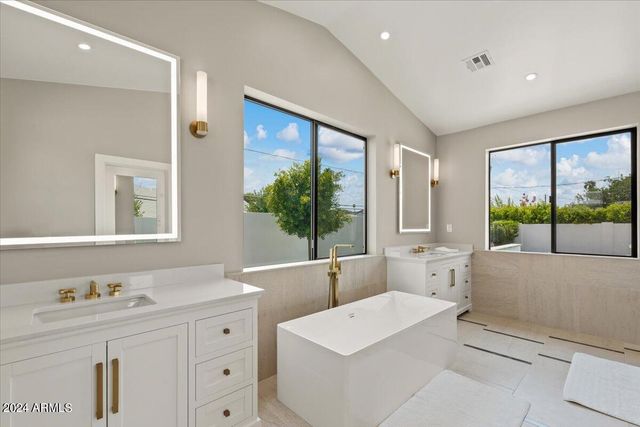 4137 E EARLL Drive, Phoenix, AZ 85018