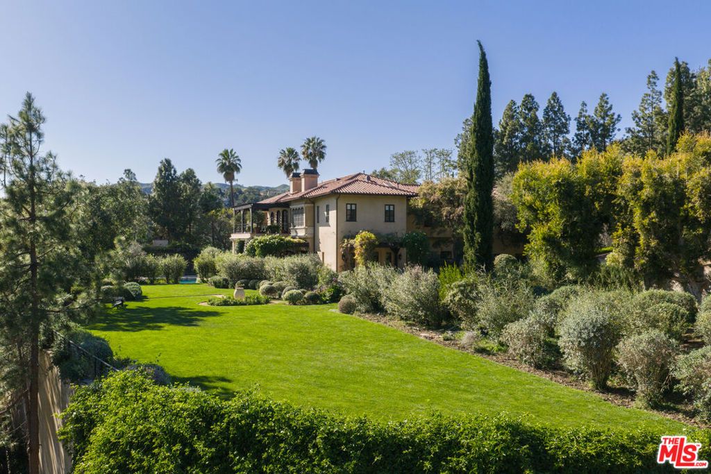 Image 10 of property listing at 13058 Rivers Road, Los Angeles, CA 90049