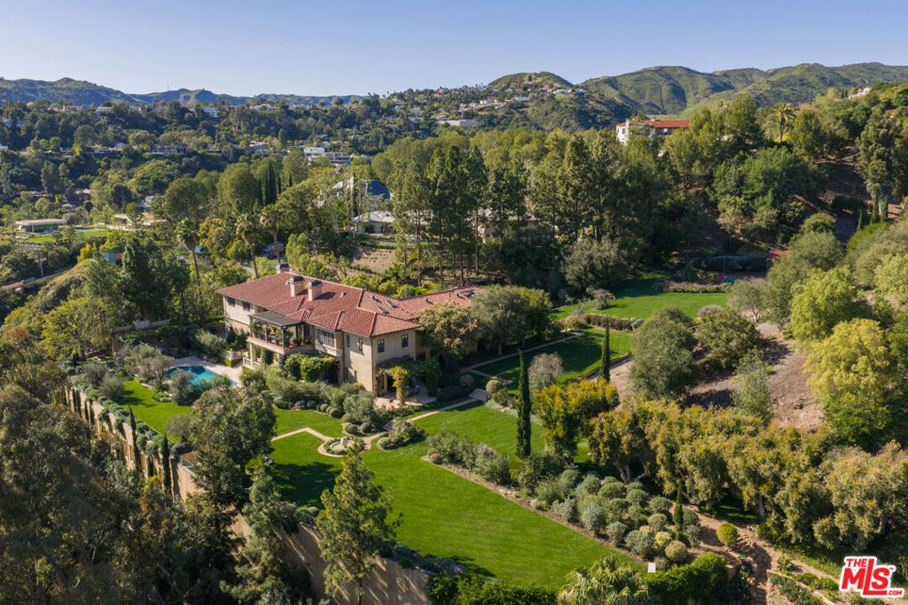 Image 2 of property listing at 13058 Rivers Road, Los Angeles, CA 90049