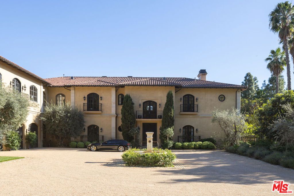 Image 4 of property listing at 13058 Rivers Road, Los Angeles, CA 90049
