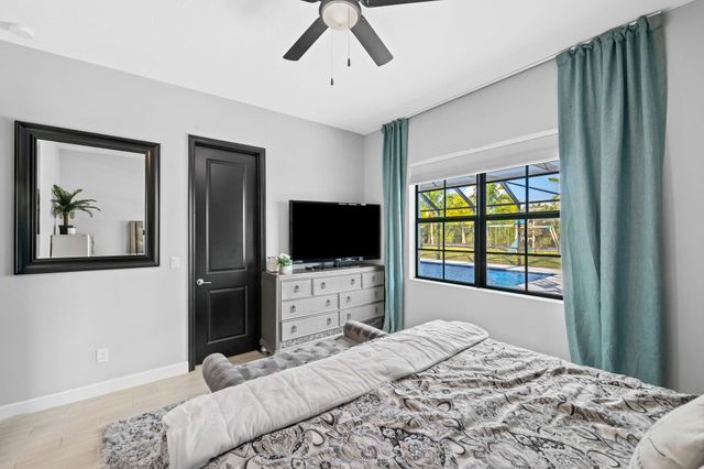 810 Hookline Circle, Loxahatchee, FL 33470