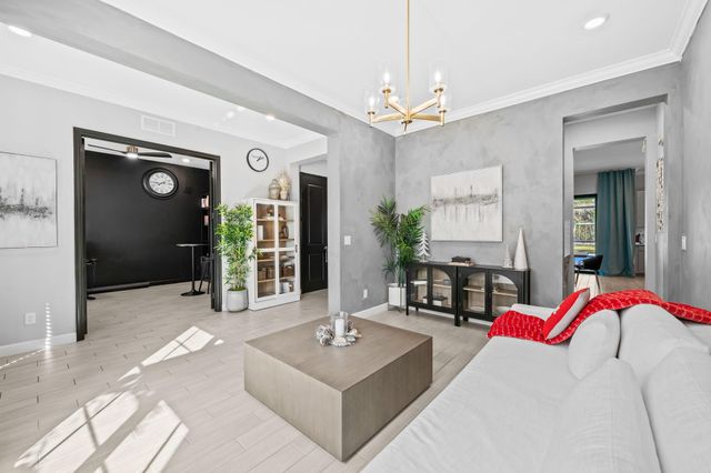 810 Hookline Circle, Loxahatchee, FL 33470