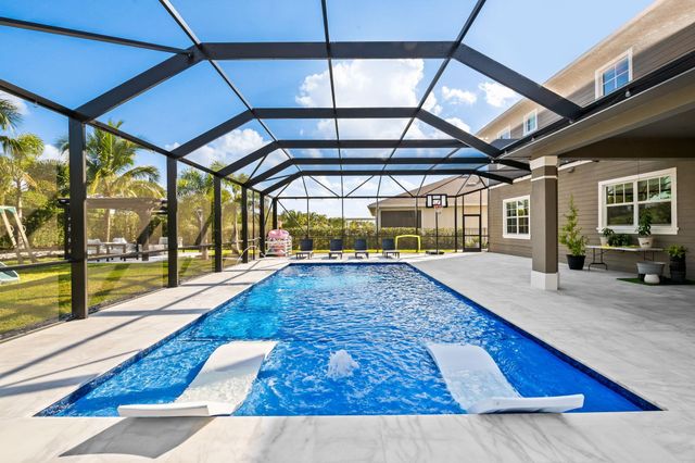 810 Hookline Circle, Loxahatchee, FL 33470