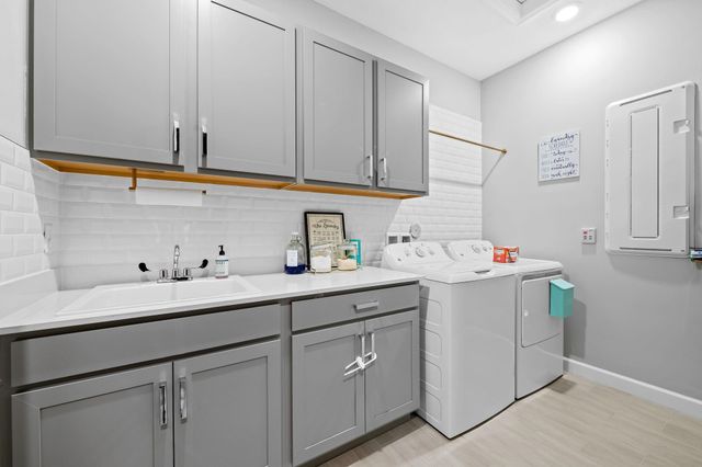 810 Hookline Circle, Loxahatchee, FL 33470