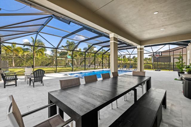 810 Hookline Circle, Loxahatchee, FL 33470