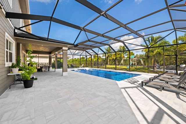 810 Hookline Circle, Loxahatchee, FL 33470