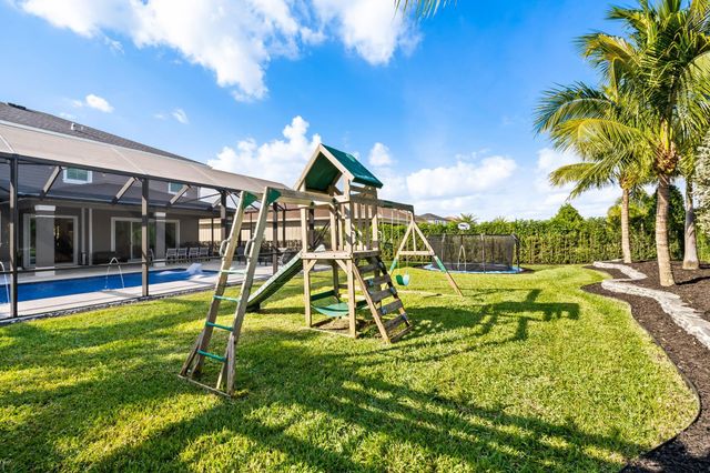 810 Hookline Circle, Loxahatchee, FL 33470