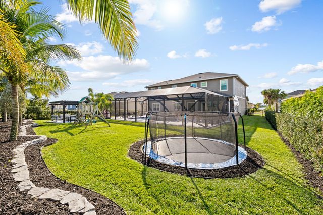 810 Hookline Circle, Loxahatchee, FL 33470