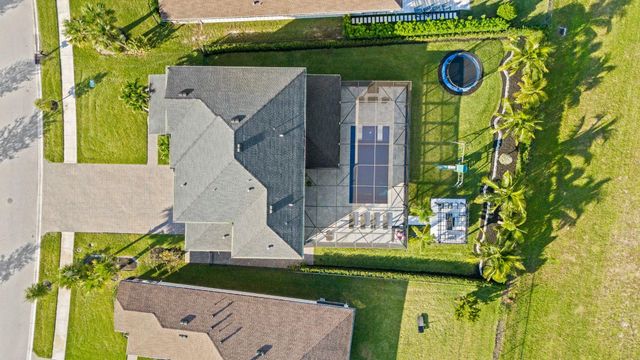 810 Hookline Circle, Loxahatchee, FL 33470