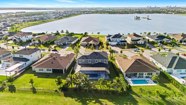 810 Hookline Circle, Loxahatchee, FL 33470