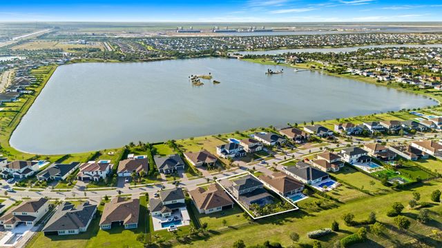 810 Hookline Circle, Loxahatchee, FL 33470