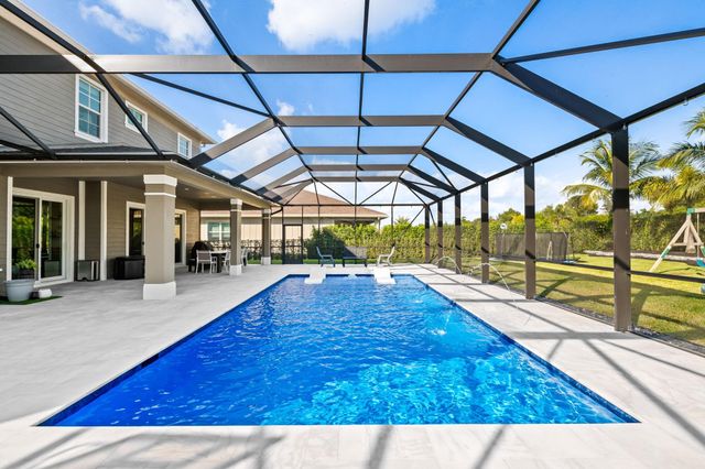 810 Hookline Circle, Loxahatchee, FL 33470