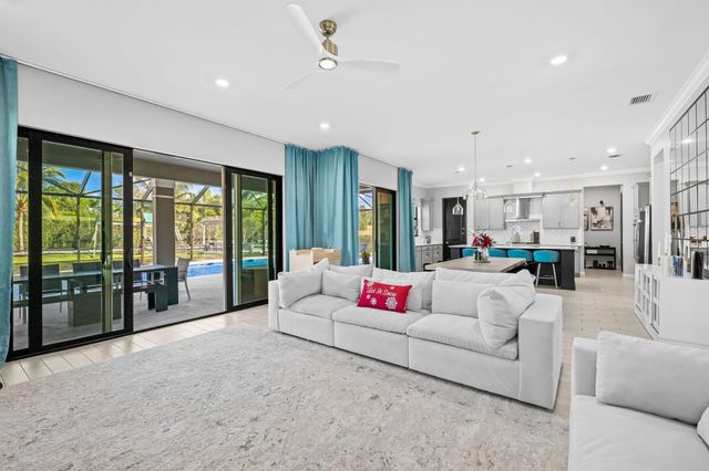 810 Hookline Circle, Loxahatchee, FL 33470