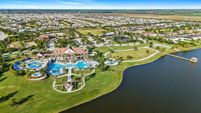 810 Hookline Circle, Loxahatchee, FL 33470