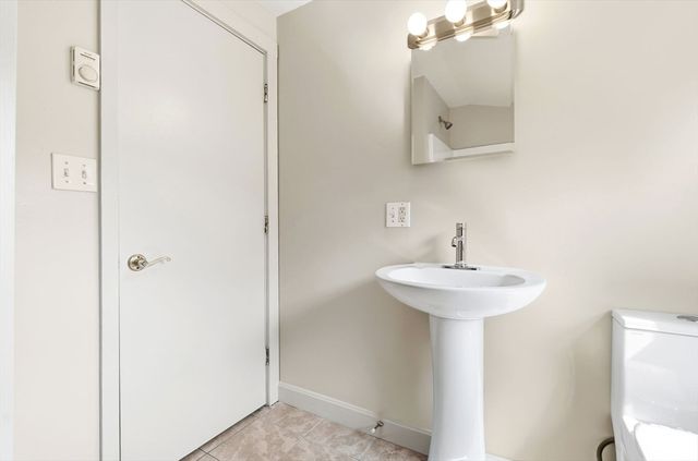 324 Lowel St, Peabody, MA 01960