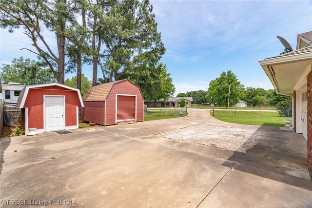 102 Dogwood Avenue, Poteau, OK 74953