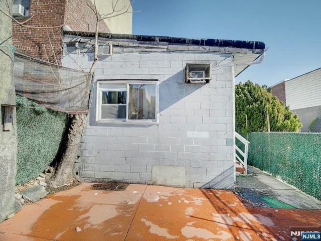 6011 Van Buren Place, West New York, NJ 07093