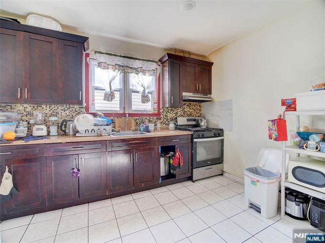 6011 Van Buren Place, West New York, NJ 07093