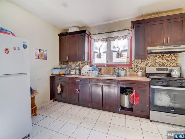 6011 Van Buren Place, West New York, NJ 07093