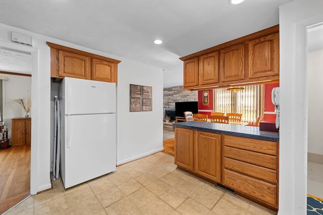 16 Mars Dr, Shrewsbury, MA 01545