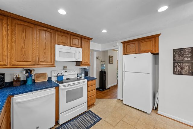 16 Mars Dr, Shrewsbury, MA 01545