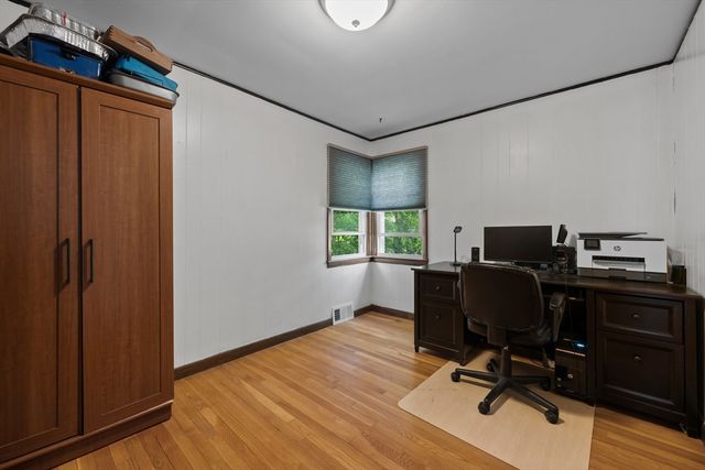 16 Mars Dr, Shrewsbury, MA 01545