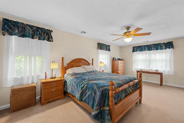16 Mars Dr, Shrewsbury, MA 01545