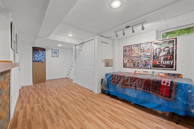 16 Mars Dr, Shrewsbury, MA 01545