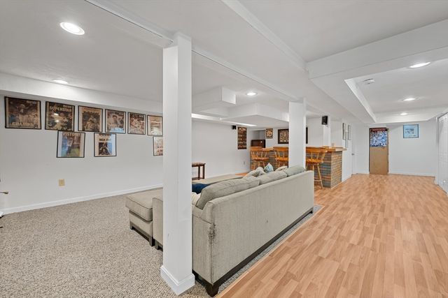 16 Mars Dr, Shrewsbury, MA 01545