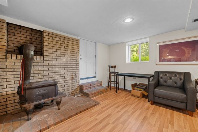 16 Mars Dr, Shrewsbury, MA 01545