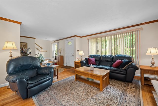 16 Mars Dr, Shrewsbury, MA 01545