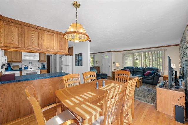 16 Mars Dr, Shrewsbury, MA 01545