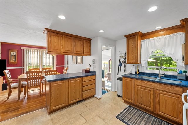 16 Mars Dr, Shrewsbury, MA 01545