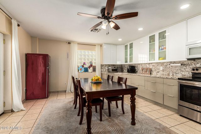 2 E MURIEL Drive, Phoenix, AZ 85022