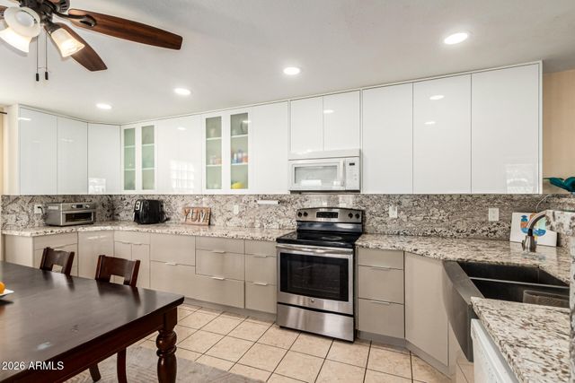 2 E MURIEL Drive, Phoenix, AZ 85022