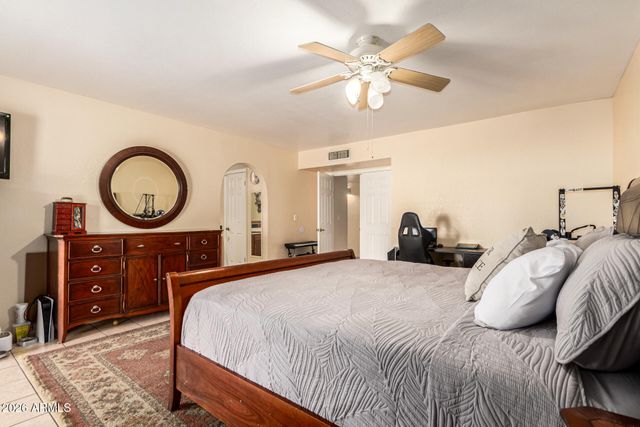 2 E MURIEL Drive, Phoenix, AZ 85022