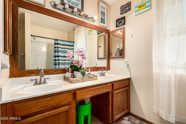 2 E MURIEL Drive, Phoenix, AZ 85022