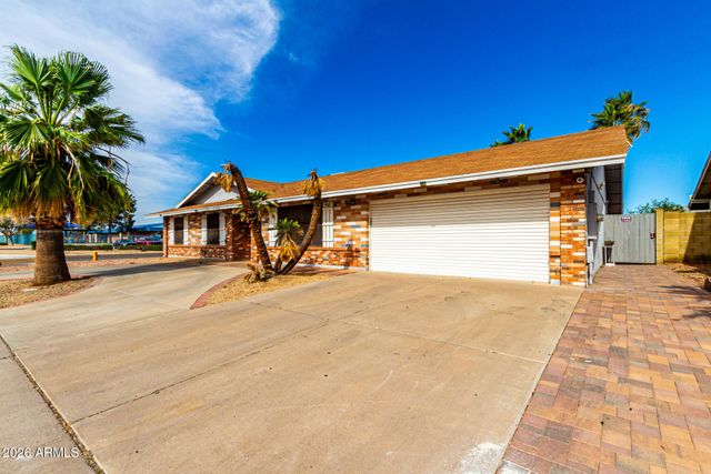 2 E MURIEL Drive, Phoenix, AZ 85022