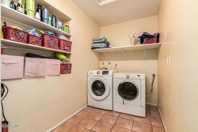 2 E MURIEL Drive, Phoenix, AZ 85022