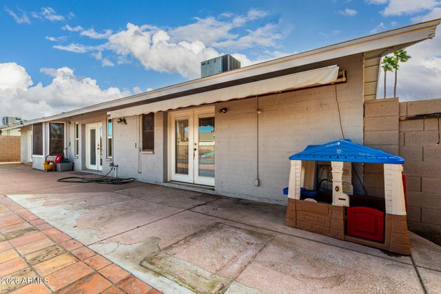 2 E MURIEL Drive, Phoenix, AZ 85022