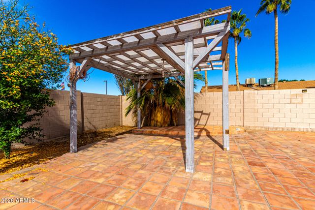 2 E MURIEL Drive, Phoenix, AZ 85022